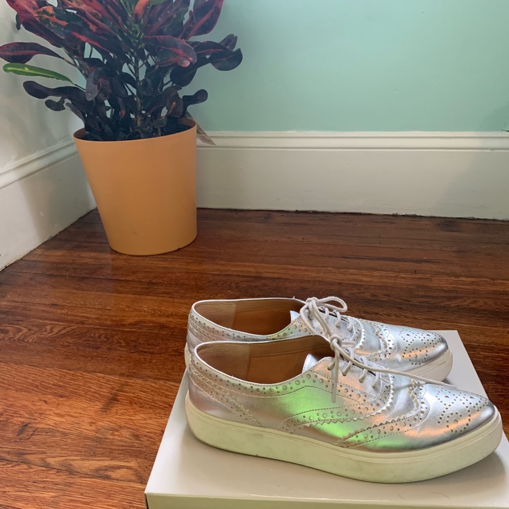 Metallic sneaker